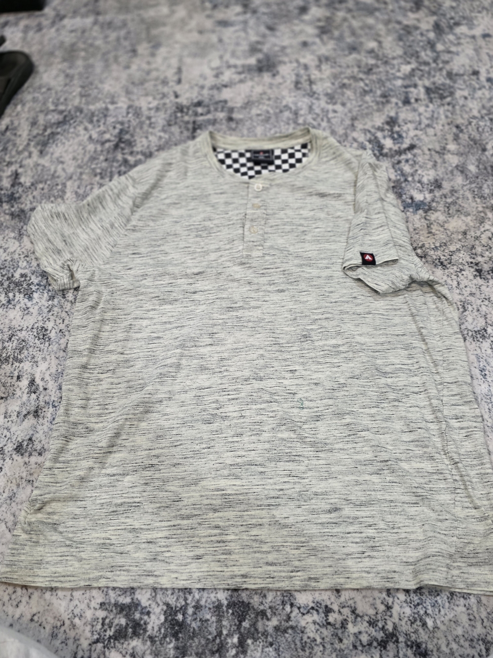 Airwalk Men's Heathered Gray Short Sleeve Henley Tee